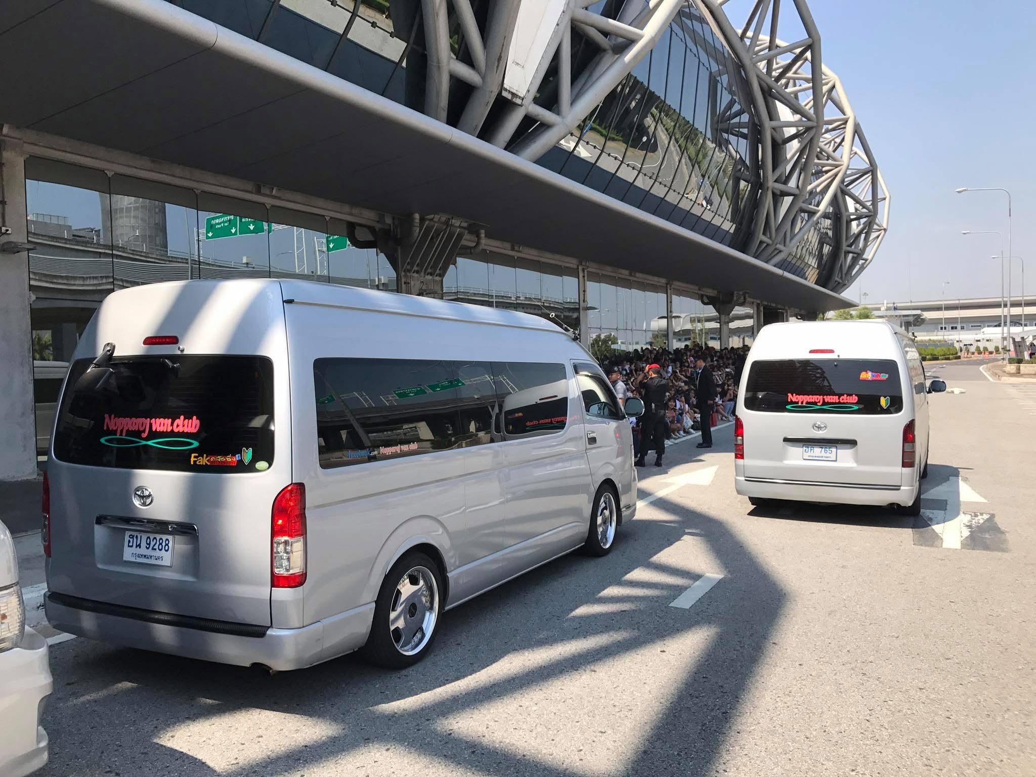 คณะผู้จัดงานและสตาฟฟ์มืออาชีพ